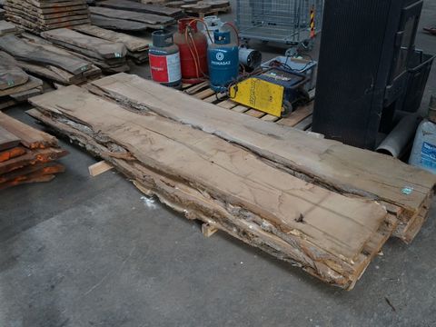 Robinia “Burl”  boomstam planken