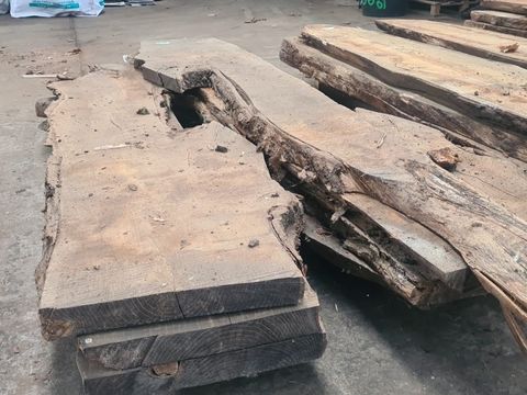 Robinia “Burl”  boomstam planken