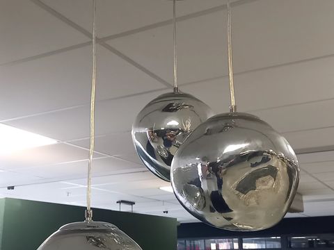 Hanglamp chrome met 3 glazen melted bollen