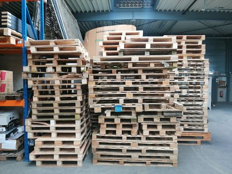 Lot of disposable pallets various sizes.