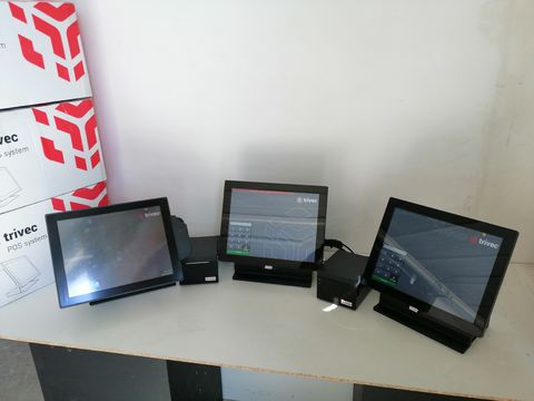 Trivec-kassasysteem horeca met 3 touchscreens en 2 ticketprinters