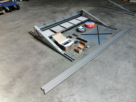 Flat roof construction for 12 solar panels (excl. side wind panels)