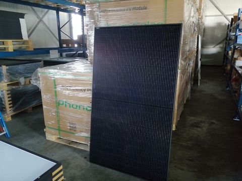 36 st. zonnepanelen Phono Solar 375Wp FullBlack(nieuw)