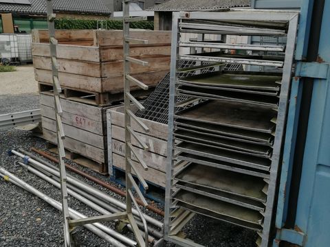 2 stainless steel trolleys (incl. baking trays)