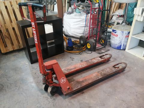 Pallet truck BT lifters(faulty)