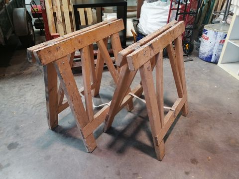 2 wooden trestles